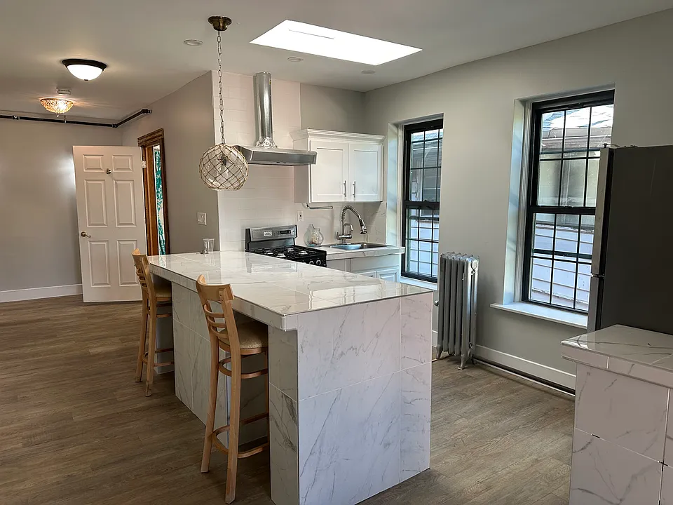 643 N Main St #2