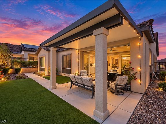 4th image of 39 Autumn Palm Ave