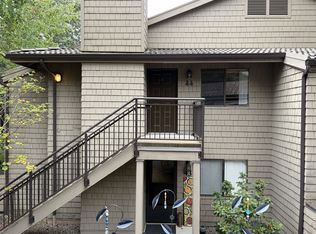 44 Crestfield Ct, Lake Oswego, OR 97035
