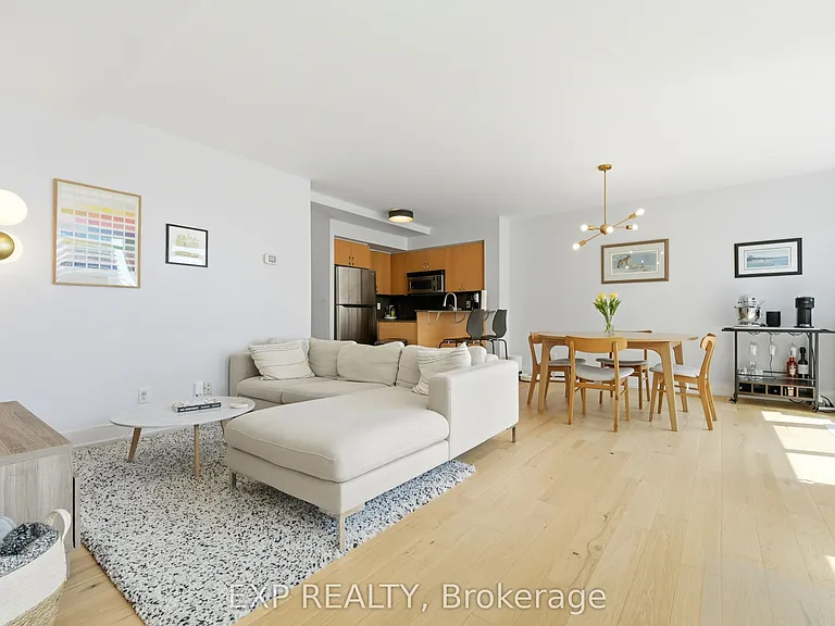 230 King St E #Penthouse 20 — Photo 9