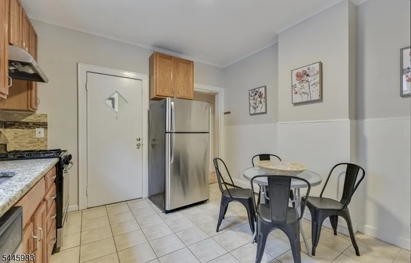 3 bed, 1.0 bath, $3,500 — Photo 4