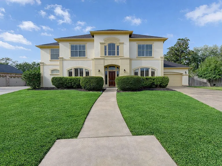 1502 Ashbury Park Ln — Photo 1