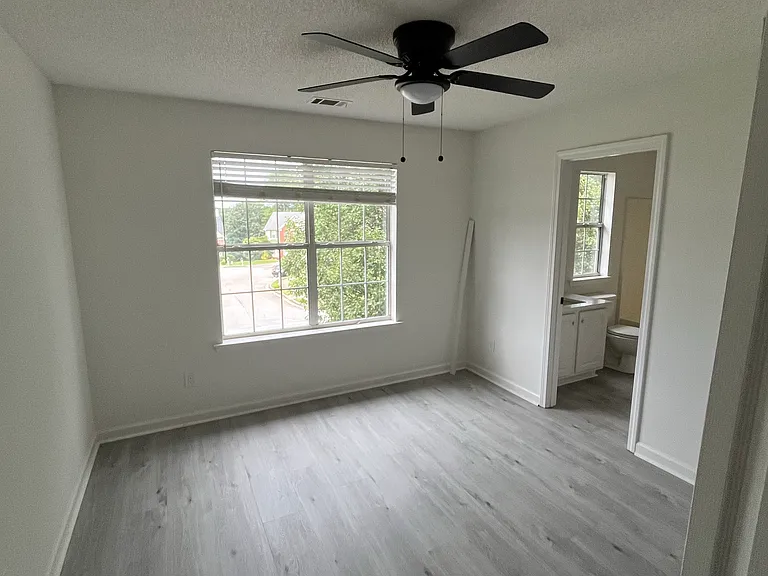 438 Gresham Dr — Photo 6