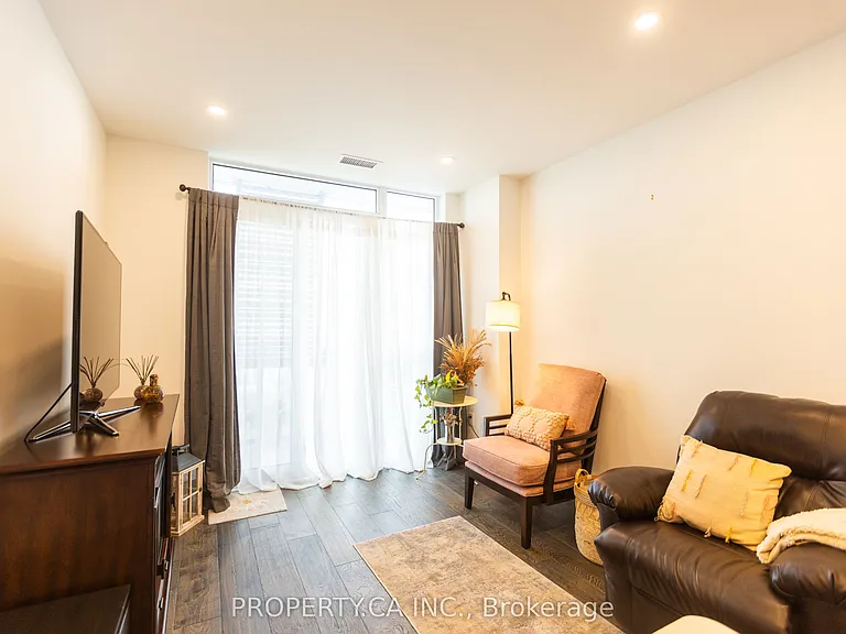 39 Roehampton Ave #4304 — Photo 9