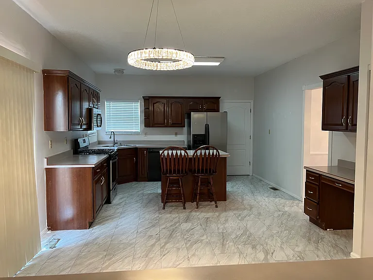 1862 Summitview Dr — Photo 21