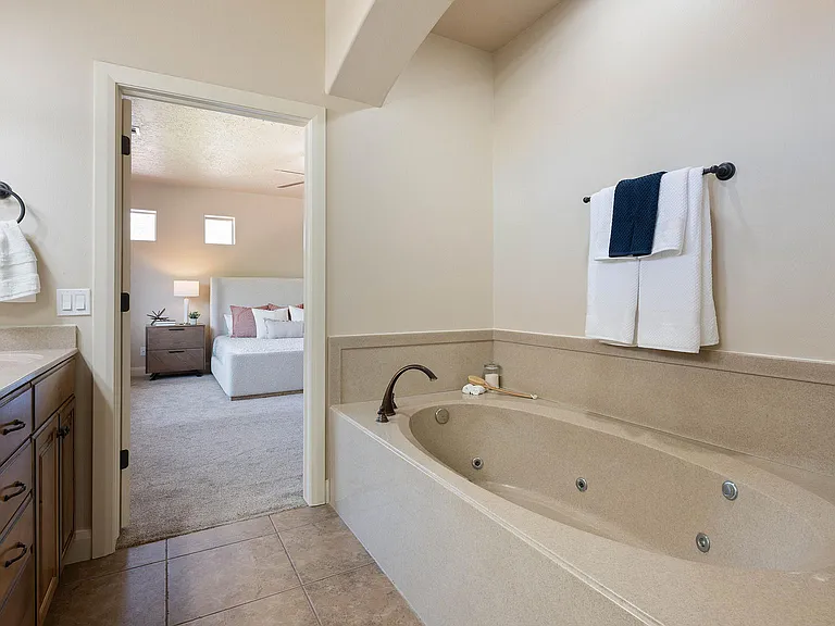 935 E Crooked Creek Dr — Photo 18