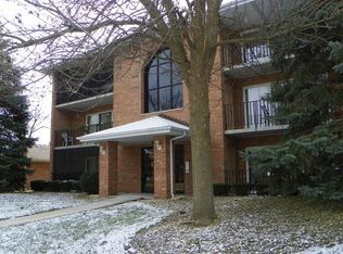 4931 E Circle Dr APT 101, Crestwood, IL 60445