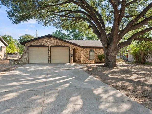 316 NW Summercrest Blvd, Burleson, TX 76028