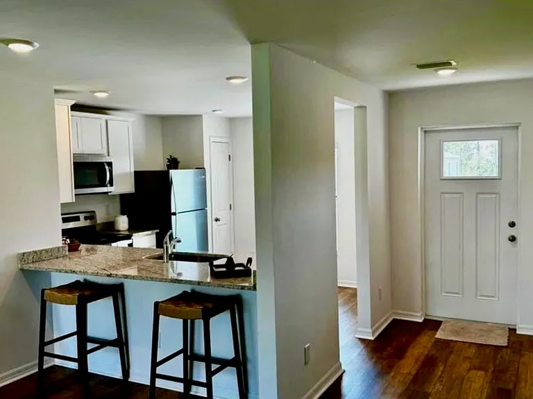 880 Winwood Cir — Photo 3