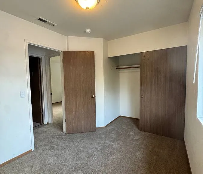 1407 Mission Blvd — Photo 8