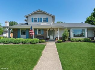 8 Steeplechase Dr, Racine, WI 53402