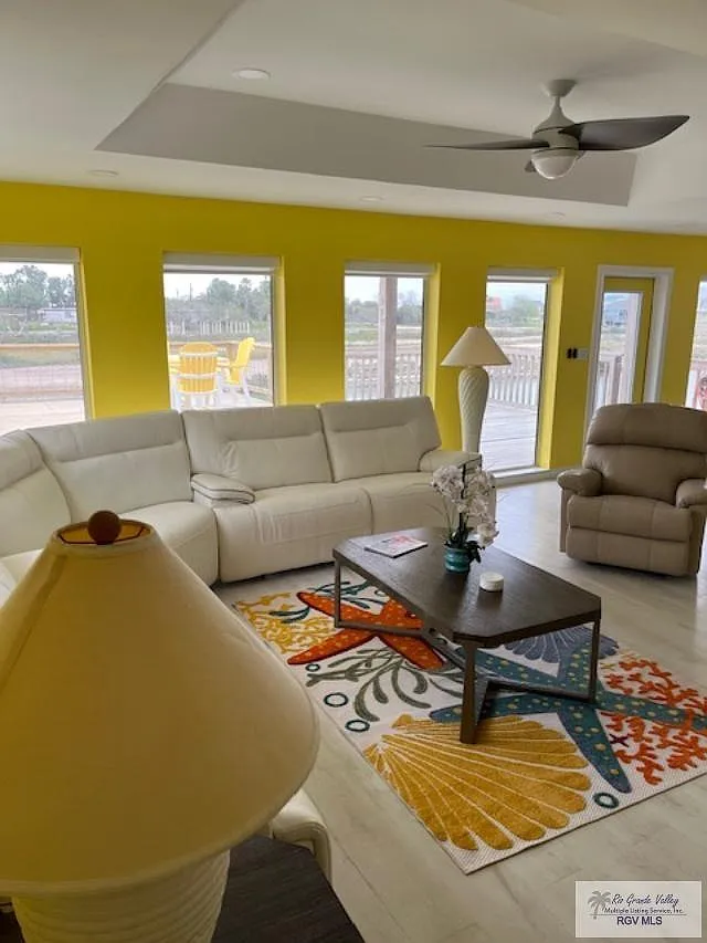 2 bed, 2.0 bath, 1400 sqft, $4,900 — Photo 2