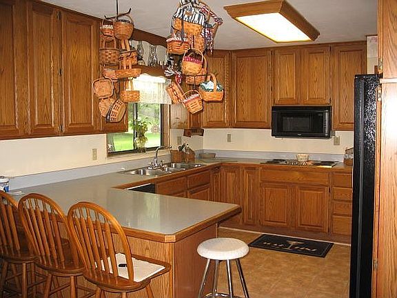 Kitchen w/Appliances