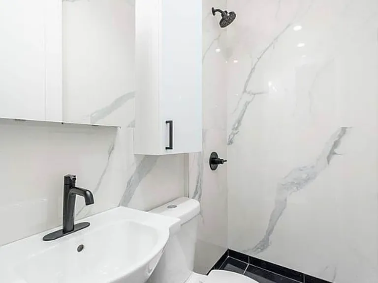 325 E 14th St #PHD — Photo 7