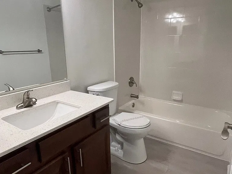 River Oaks Apartments of Rochester Hills — Photo 44