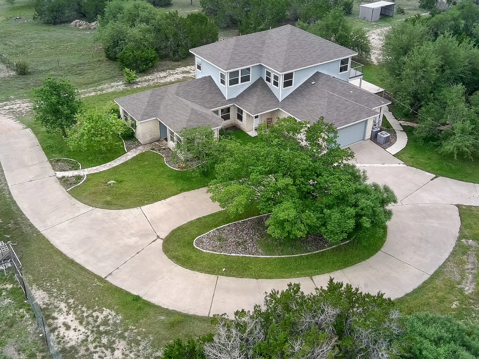 4 bed, 2.5 bath, 3346 sqft, $9,600 — Photo 3