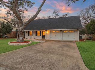 806 Waggoner Dr, Arlington, TX 76013