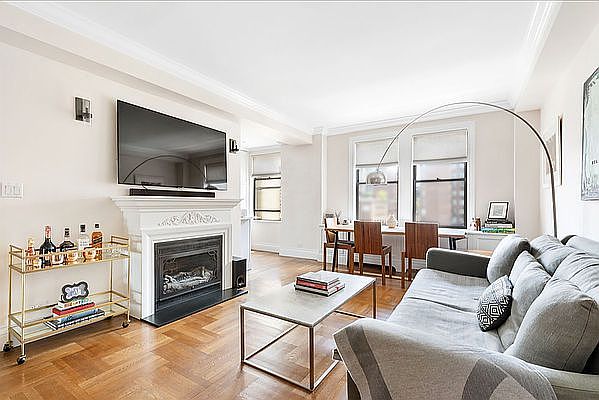 1st image of 240 W End Ave APT 3C