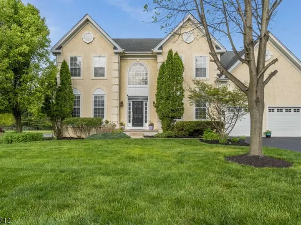 81 Crestview Dr, Clinton Twp., NJ 08809