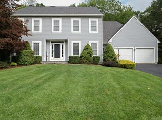 3 Compass Rock Ln, Wallingford, CT 06492