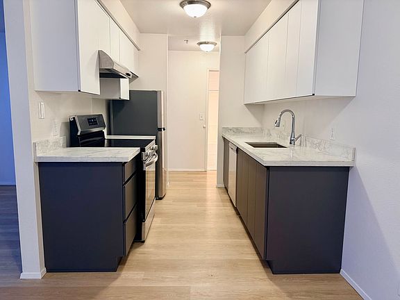 5th image of 1549 NE 177th St APT 205