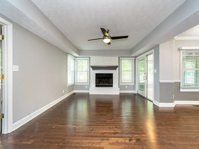 13738 Roswell Dr — Photo 7