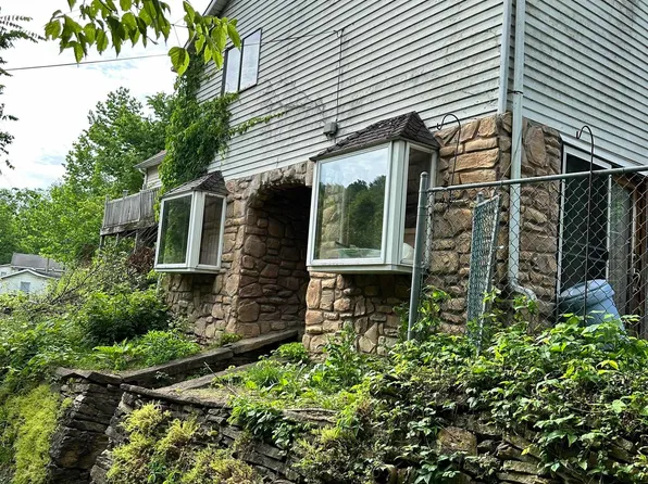 208 Mason Dixon Hwy, Maidsville, WV 26541