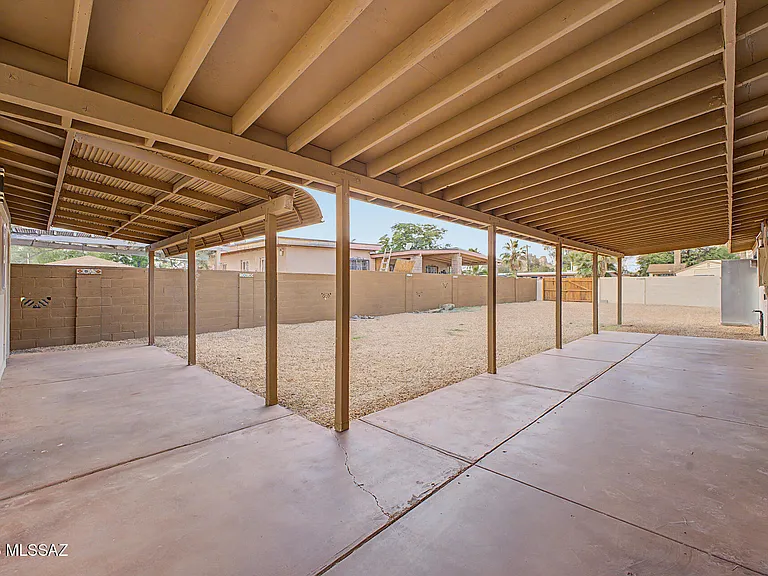 2625 W Oregon St — Photo 26