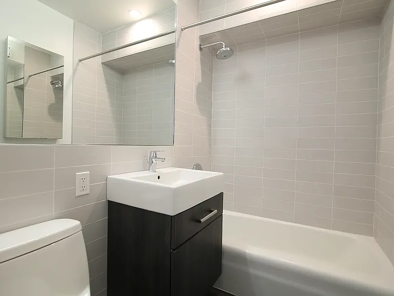 101 W 15th St #223 — Photo 5