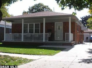 913 Saint John St, Wyandotte, MI 48192