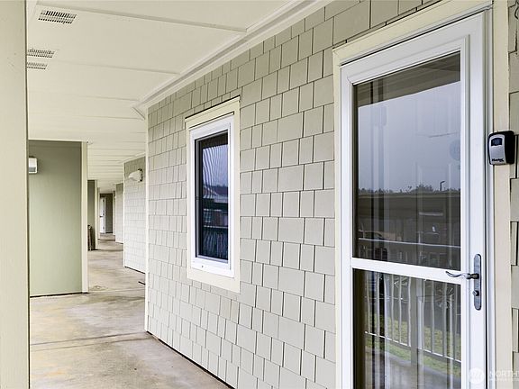5th image of 501 SHOREVIEW Drive S #108