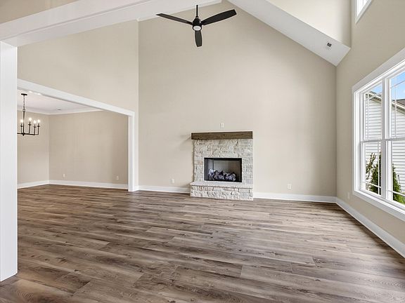 5th image of 4921 Grove Park Dr NE