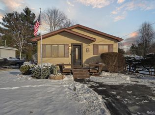 2110 Birch St, Hartland, MI