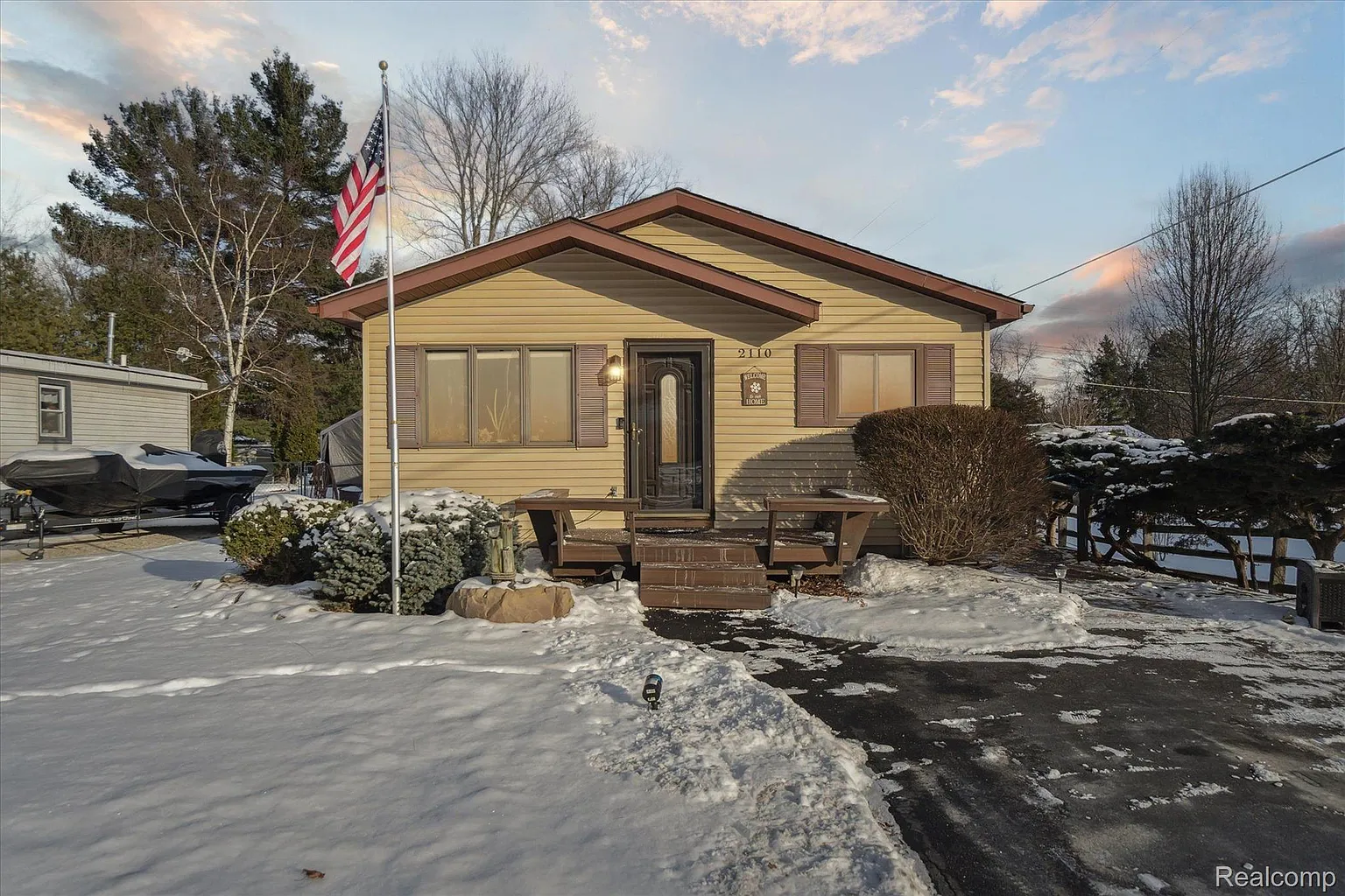 2110 Birch St photo 1