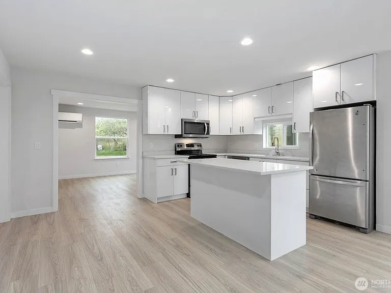 4656 Bay Rd — Photo 9
