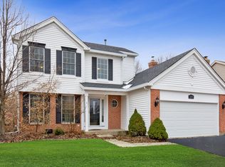 1279 Amberwood Dr, Crystal Lake, IL 60014