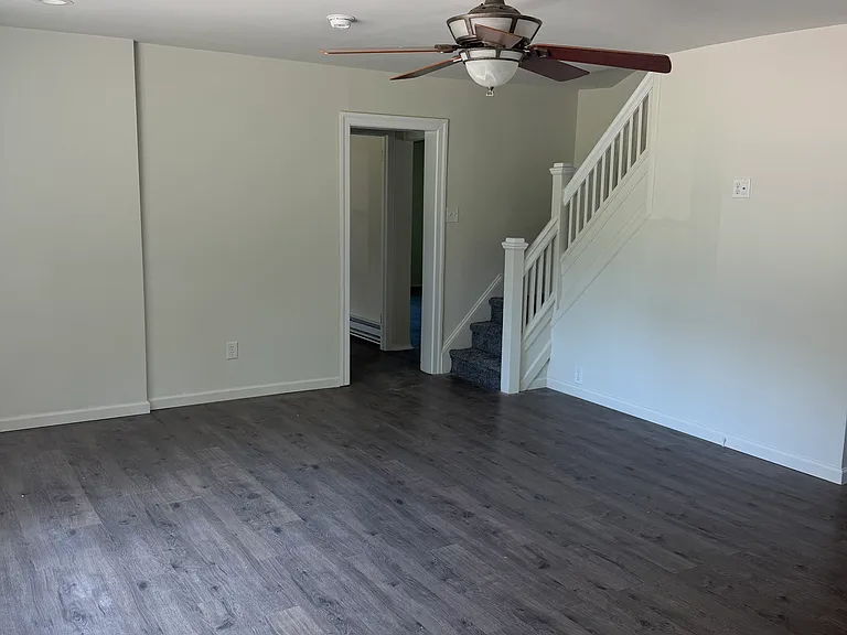 11 Willow Ave — Photo 9