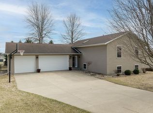 2010 Dows St, Ely, IA 52227