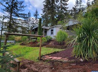 530 Crooked Finger Rd, Scotts Mills, OR 97375