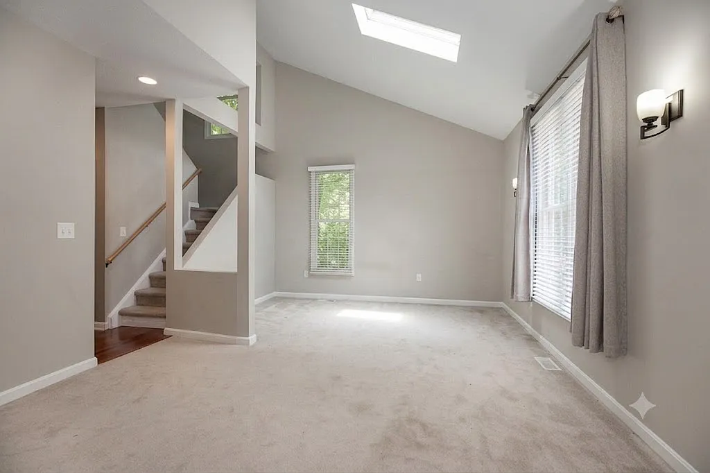 3 bed, 2.5 bath, 2462 sqft, $3,250 — Photo 3