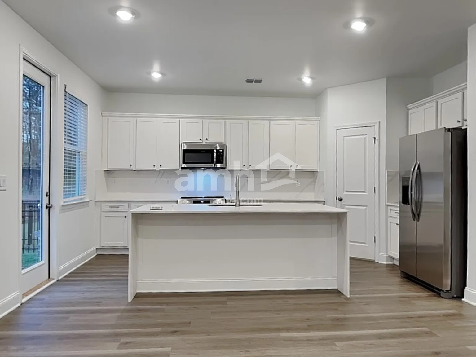 4 bed, 2.5 bath, 2068 sqft, $2,470 — Photo 4