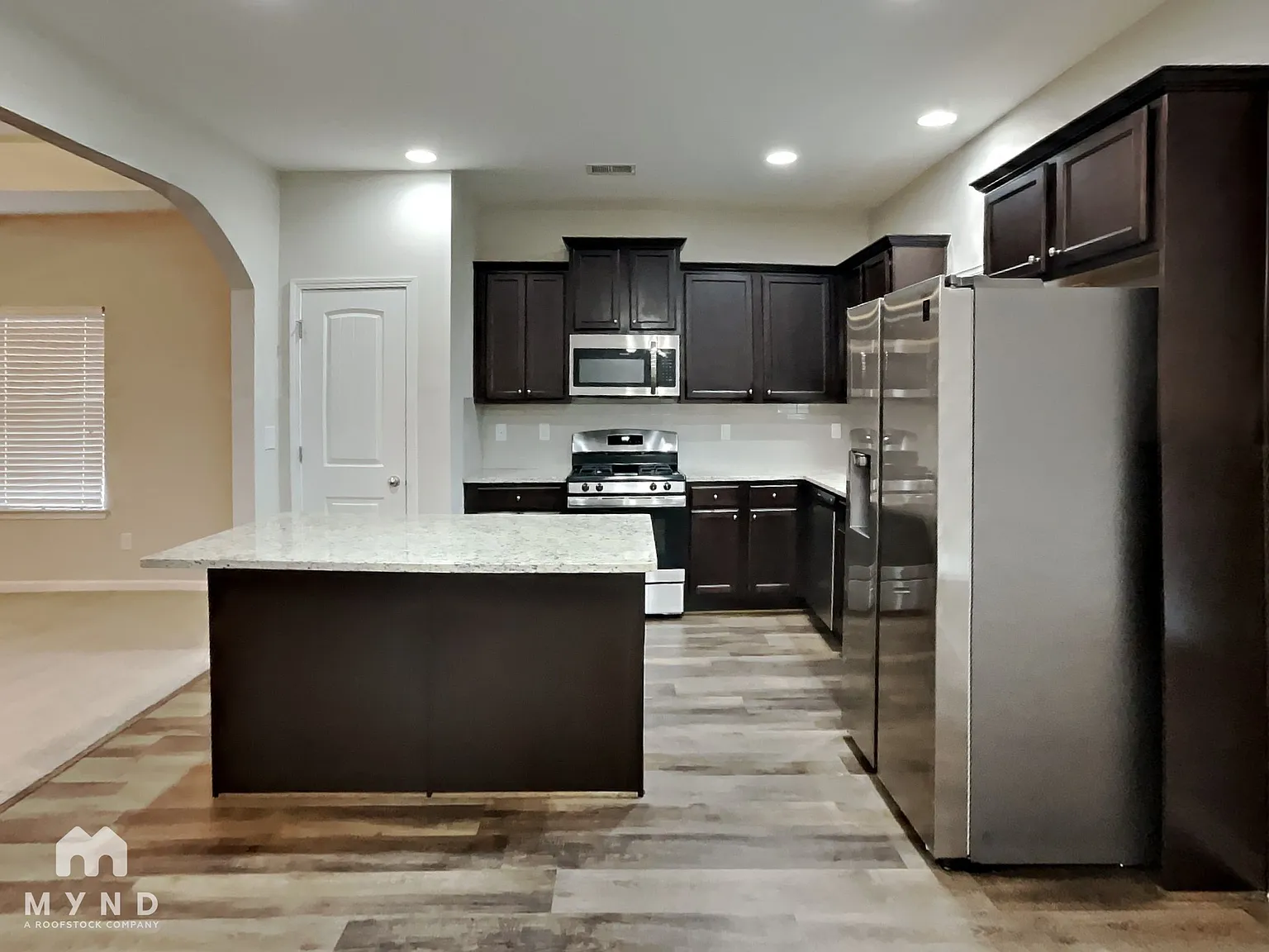 4 bed, 2.0 bath, 1784 sqft, $2,055 — Photo 3