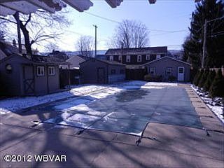 4th image of 526 Cherry St
