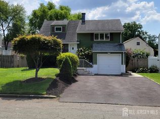 22 Brookside Ct, Colonia, NJ 07067