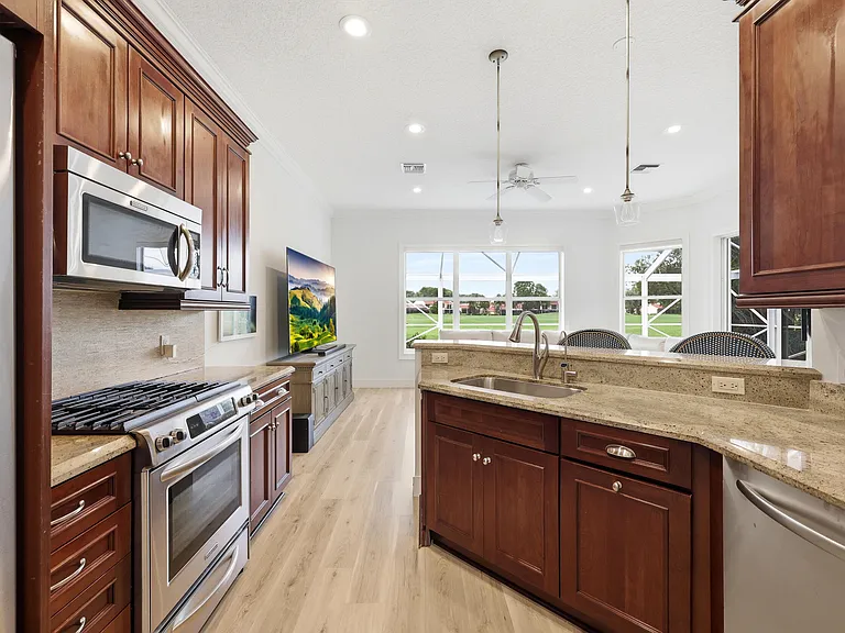 2 Monterey Pointe Dr — Photo 12