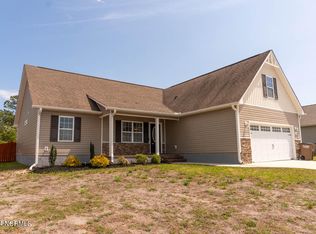 622 Parsley Dr, Hubert, NC 28539