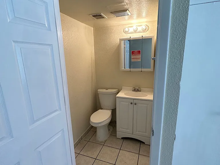 Spacious Townhomes near Fairgrounds — Photo 4