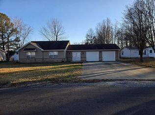 1601 E Pickett Ln, Marion, IL 62959
