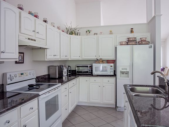 4th image of 184 Jefferson Dr W