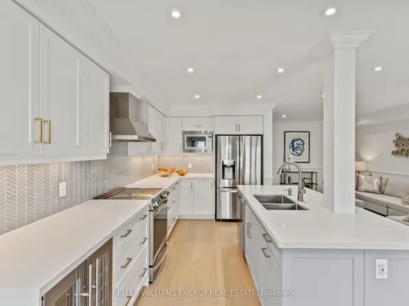 33 Tabaret Cres, Oshawa, ON L1L 0G5